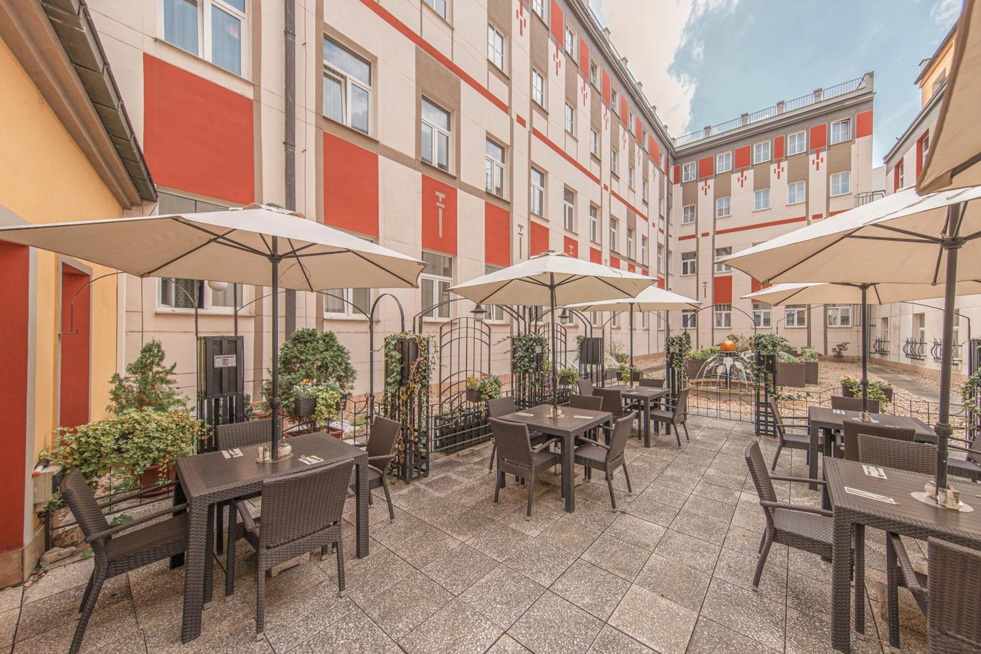 Hotel Meteor Plaza Praga Esterno foto